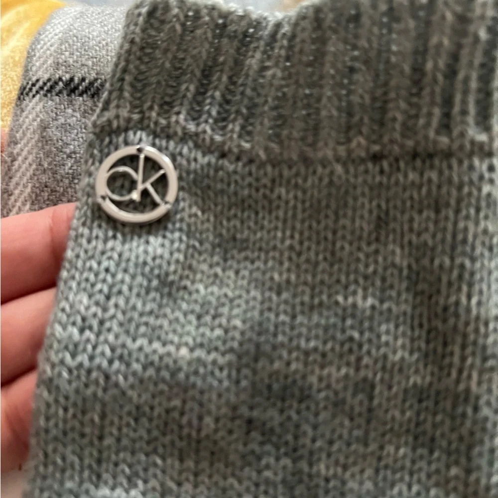 NWT Calvin Klein 2 pc. Scarf & Gloves in Gray